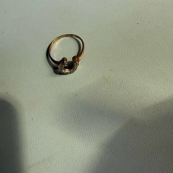 10k  gold horseshoe ring - Picture 2 of 2